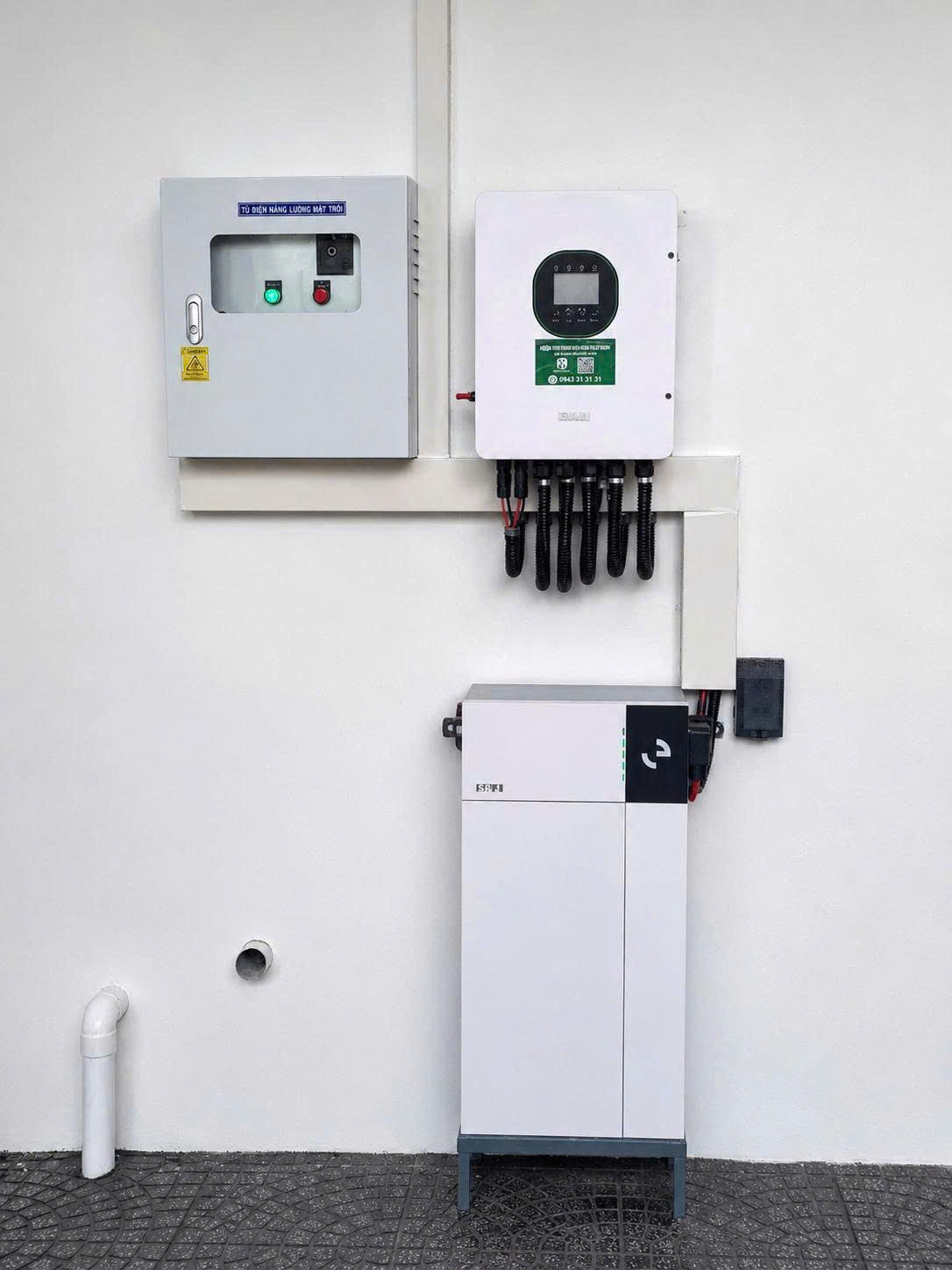 Hệ thống điện mặt trời hybrid có pin lưu trữ